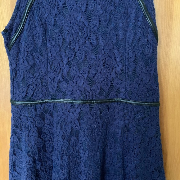 Macy’s Lush Blue Lace Dress - Picture 5 of 9